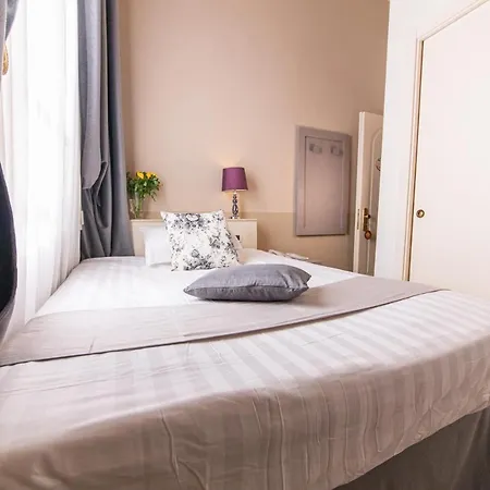 فندق فيسكاردو فورتي دي مارمي