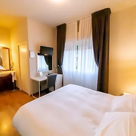 فندق فيسكاردو 4*